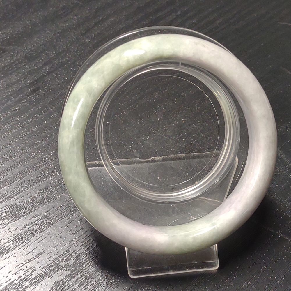 Jadeite bangle - Picture 2 of 6
